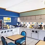 Days Inn & Suites By Wyndham Corpus Christi Central 